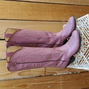 Mauve/Pink vintage Nacona cowboy boots, stitching, fully leather lined.